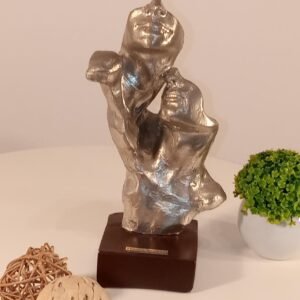 Figura escultórica en Estaño